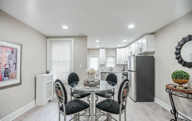 Photo - 209 Furley St