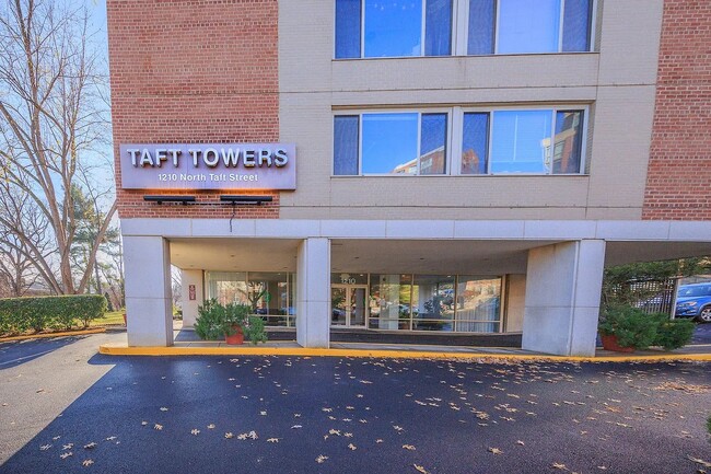 Photo - 1210 N Taft St Unit 907