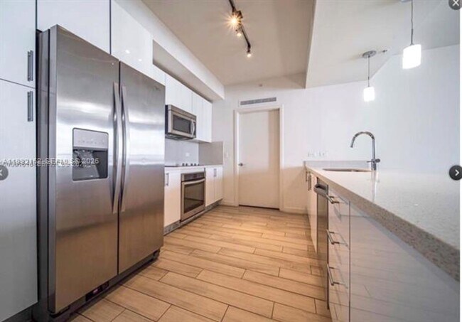 Photo - 999 SW 1st Ave Unidad 999 SW 1st Ave # 2105