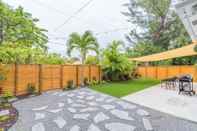 Photo - 44 NW 40th St