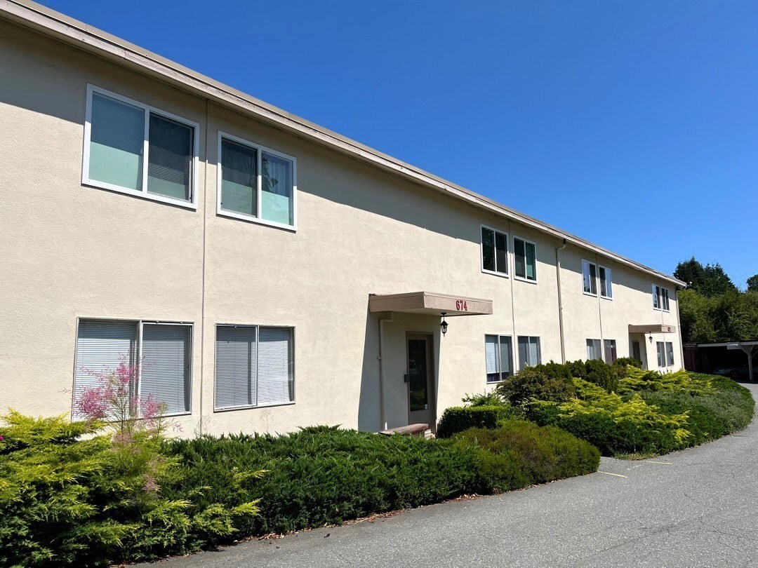 Photo - 664 Bruce Ave