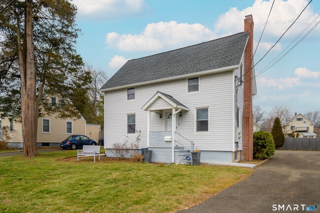 Building Photo - 7 Locust St Unit A