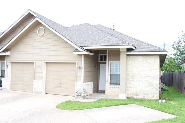 Photo - 2838 Southampton Way