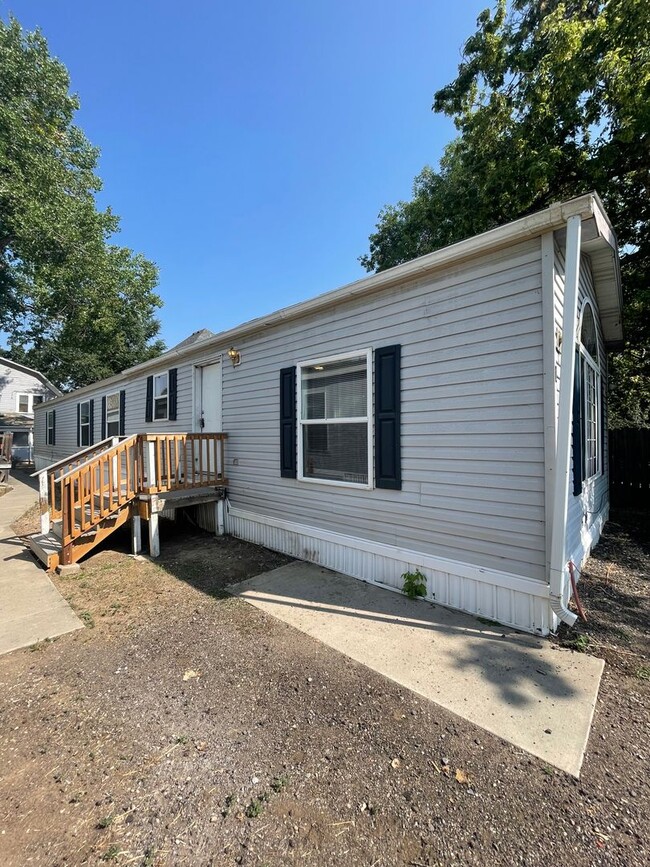 Building Photo - STUDENTS WELCOME! Modular Home in North Old Town