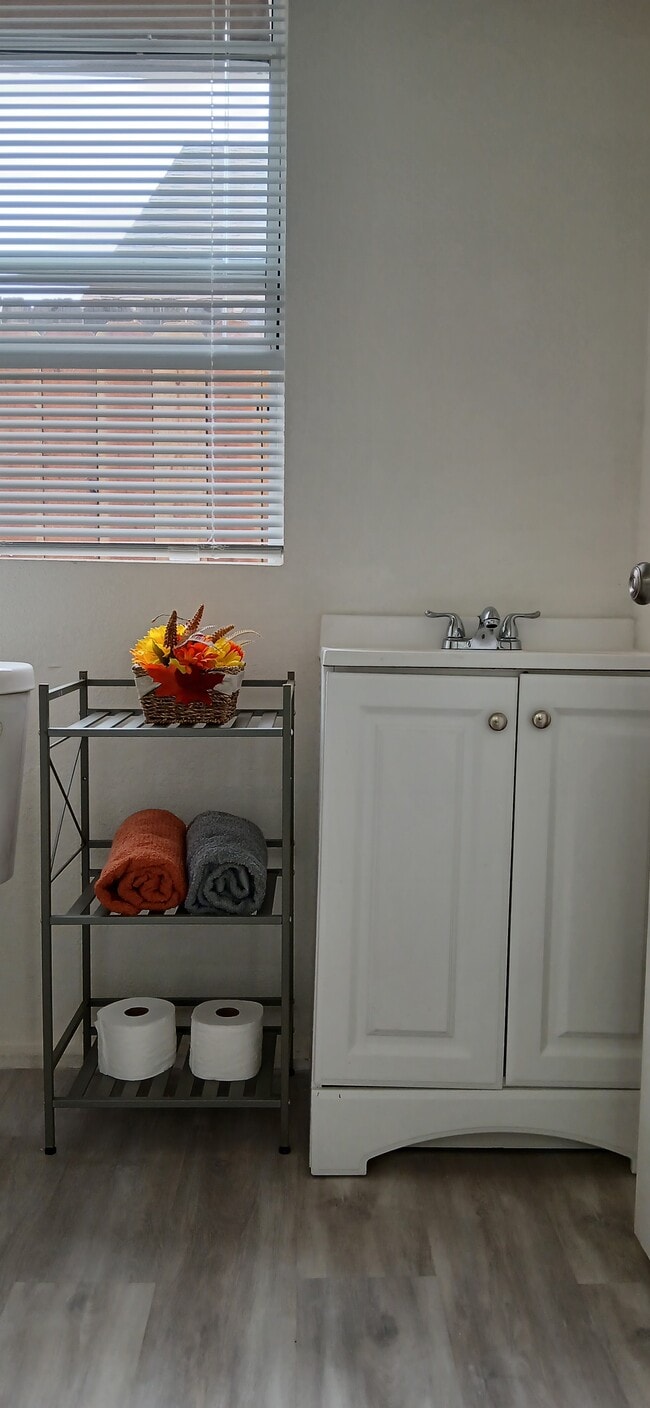 Baño, - 1184 Wesley Ave Unidad Charming Back House