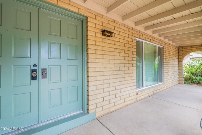Photo - 110 W Seldon Ln