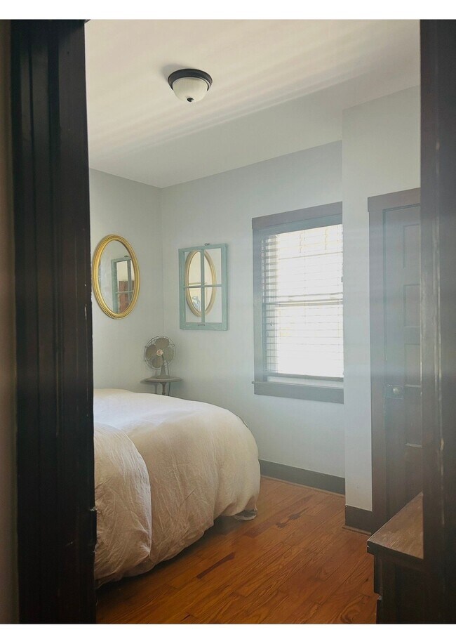 Photo - 901 Debow St
