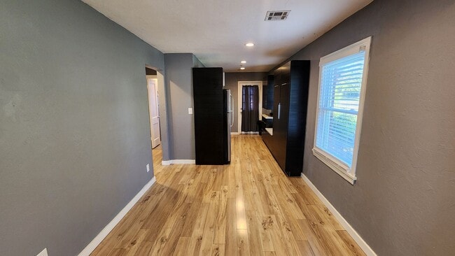 Photo - Beautiful 2 bedroom house with granite and central heat and air