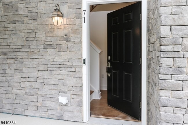 Photo - 71 Veterans Wy