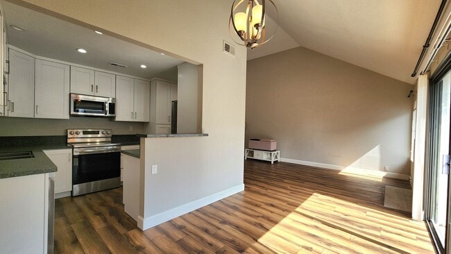 Photo - 1 Bedroom Condo West of I-5 in Del Mar Unit G