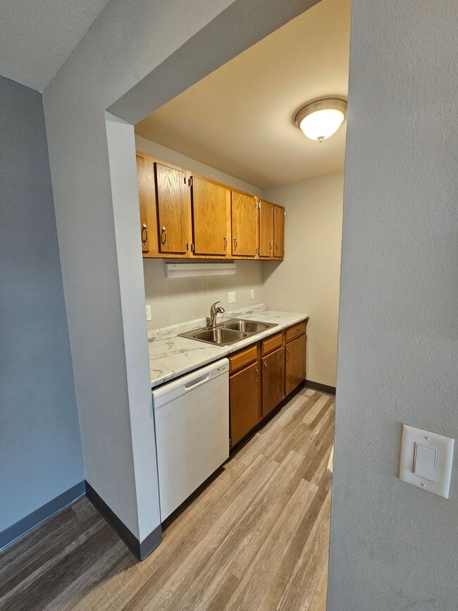 Riverwood Apartments