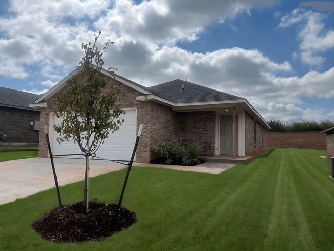 Building Photo - First Month Free - Dream Floorplan!