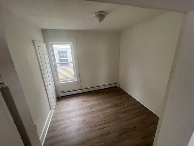 Photo - 75 1/2 Kinsley St Unit APT A