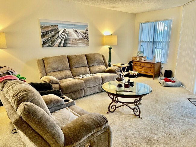 Photo - 7831 Granville Dr Unidad 203