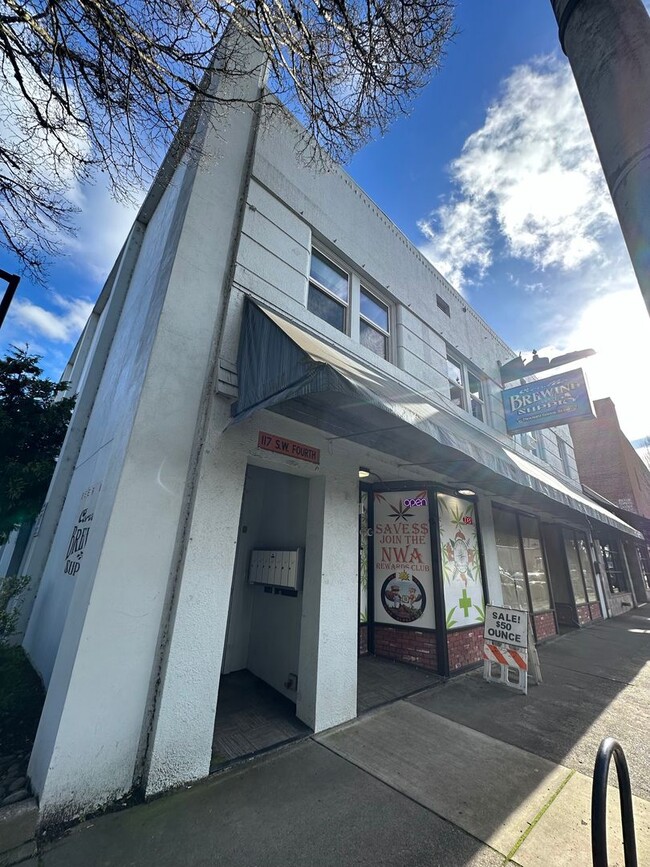 Building Photo - Charmholm Unit 3