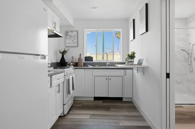 Building Photo - 2837 San Marino St Unit 103