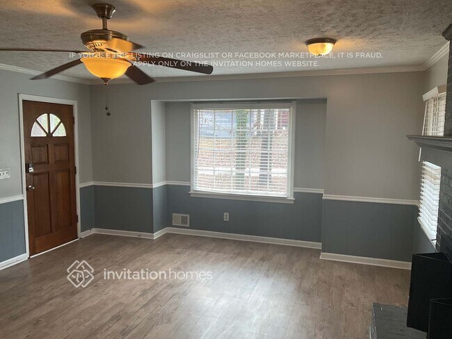 Photo - 2923 Marsh Ln SW