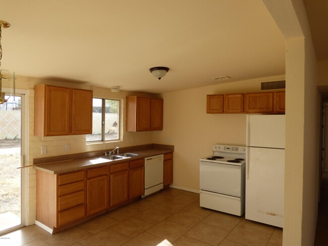 Photo - 7540 E Poplar St