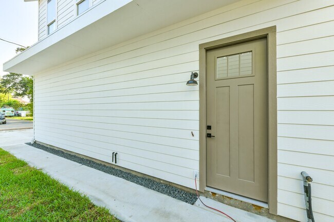 Photo - 164 Wallace St