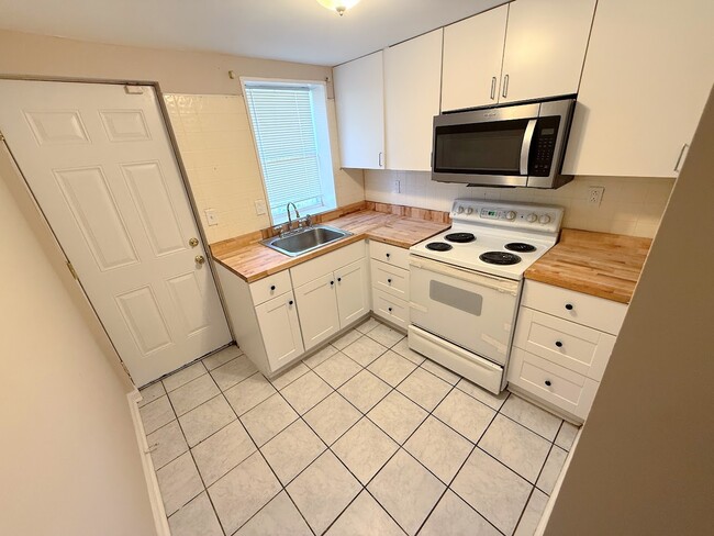 Building Photo - 3621 Wallace St Rental
