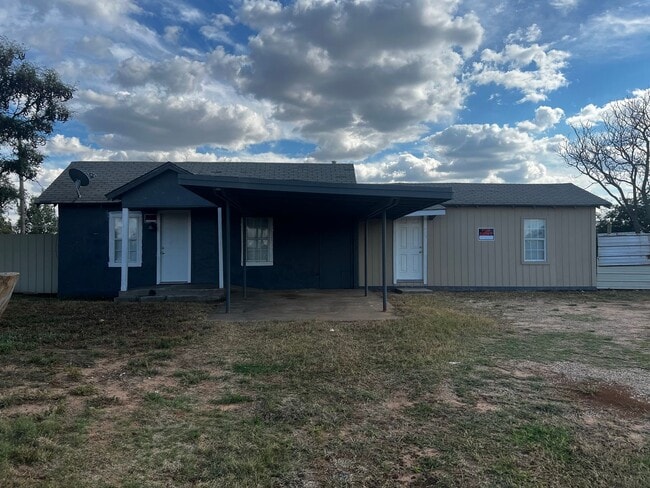 Building Photo - 2 Bedroom in Slaton!