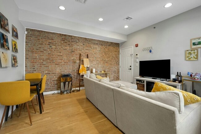 Building Photo - 42 Prospect St Unit 3C
