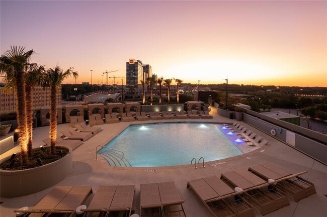 Photo - 1400 W Peachtree St NW Unidad A3