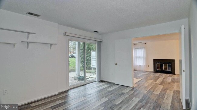 Building Photo - 7598 Lakeside Village Dr