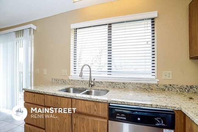 Photo - 611 W Sunrise Dr