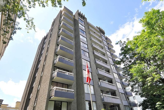 Primary Photo - Crystal Court