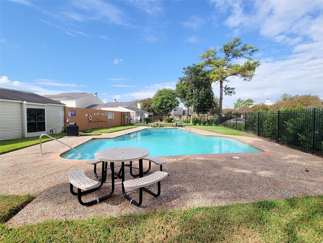 Photo - 6401 Deihl Rd Unit 205