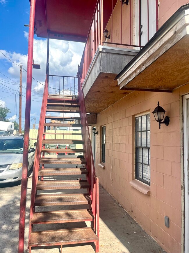 Photo - 4211 Santa Isabel Ave Unidad 3