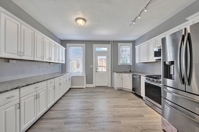 Photo - 404 Cornwall St