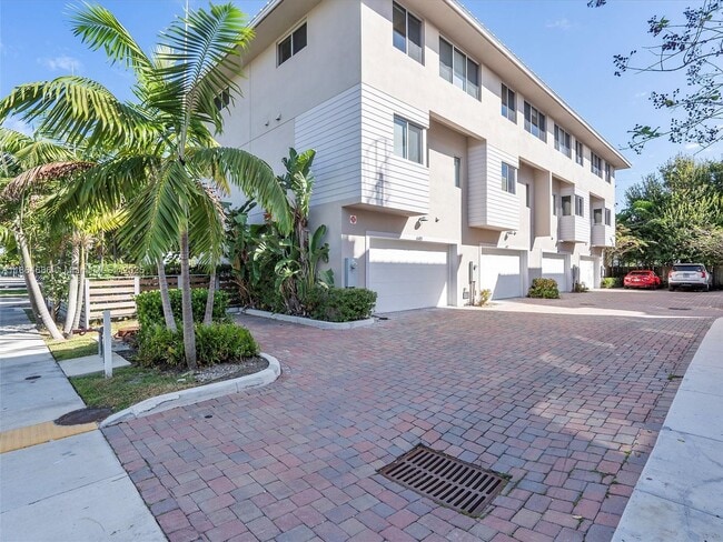 Photo - 614 NE 12th Ave Townhome