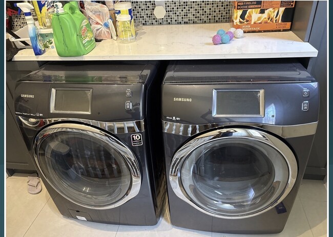 In-house Laundry - 1543 Polesden Dr Unit Basement Apartment 1.5 Bed
