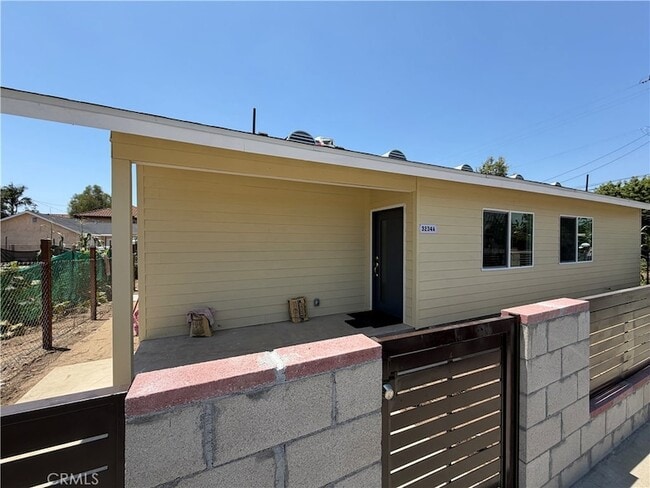 Building Photo - 3234 Vineland Ave