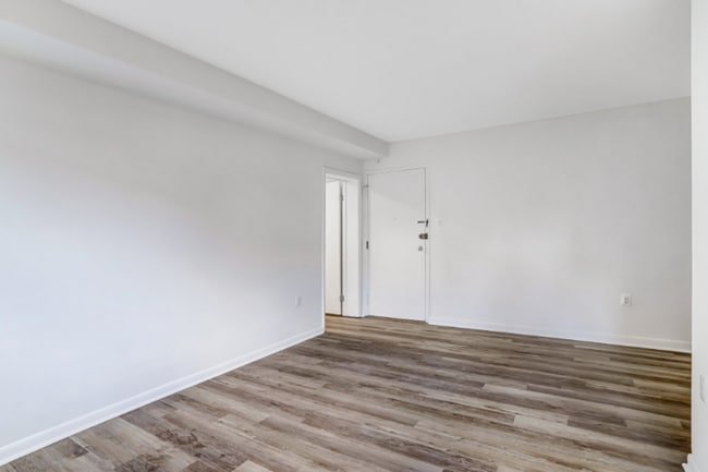 Photo - 4465 MacArthur Blvd NW Unit 8