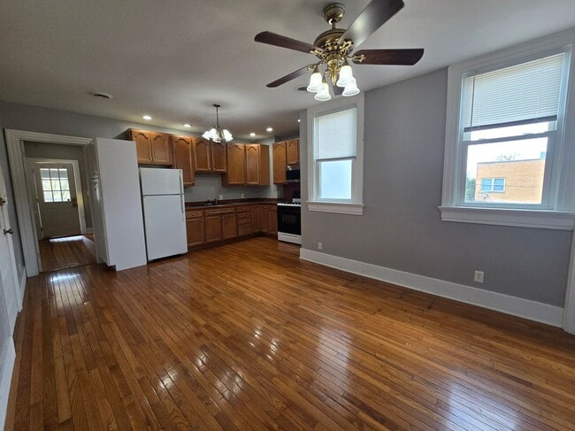 Photo - 1804 E 3rd St