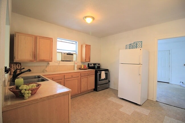 Photo - Cute 3 Bedroom, 1 Bath Close to Downtown San Antonio.