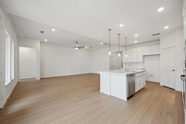 Photo - 21918 Wycombe Ter Wy