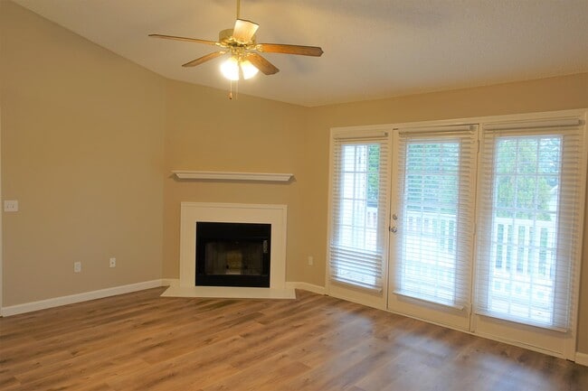 Photo - 205 Pelham Square Way