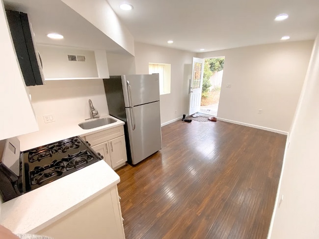 Photo - 29 Rockford Ave Unit 29 Rockford Ave