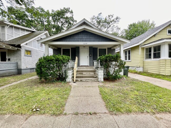 Three Bedroom Home in Muskegon - Three Bedroom Home in Muskegon