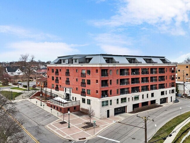 Building Photo - 112 Walnut Blvd Unit FSL303 Rental