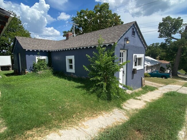 Building Photo - Single Family Home in Downtown Branson