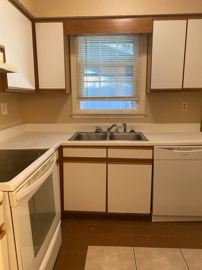 Photo - 4405 Lakeside Dr