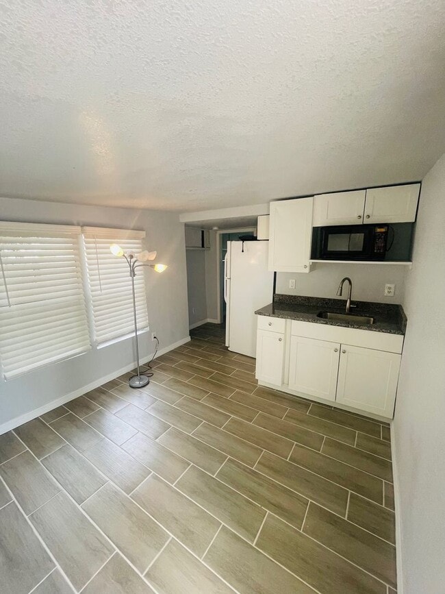 Photo - 910 51st Ave W Unit B