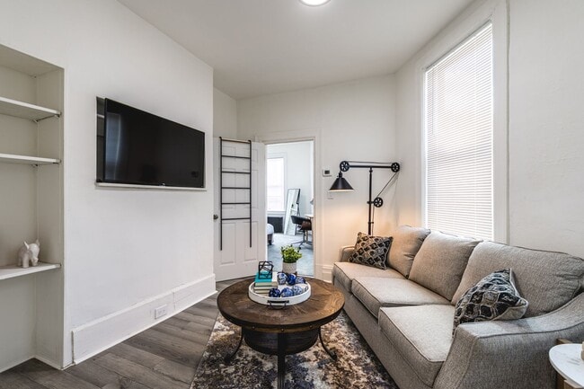 Building Photo - 4913 Yew St Unit 1