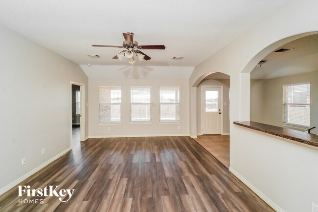 Photo - 339 Primrose Way