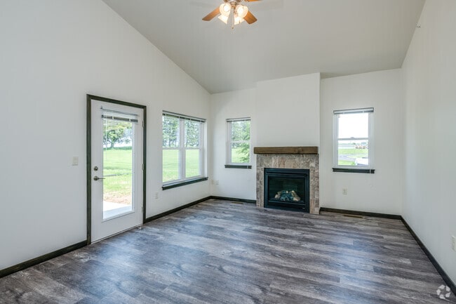 2 BR, 2 BA - 1,350SF